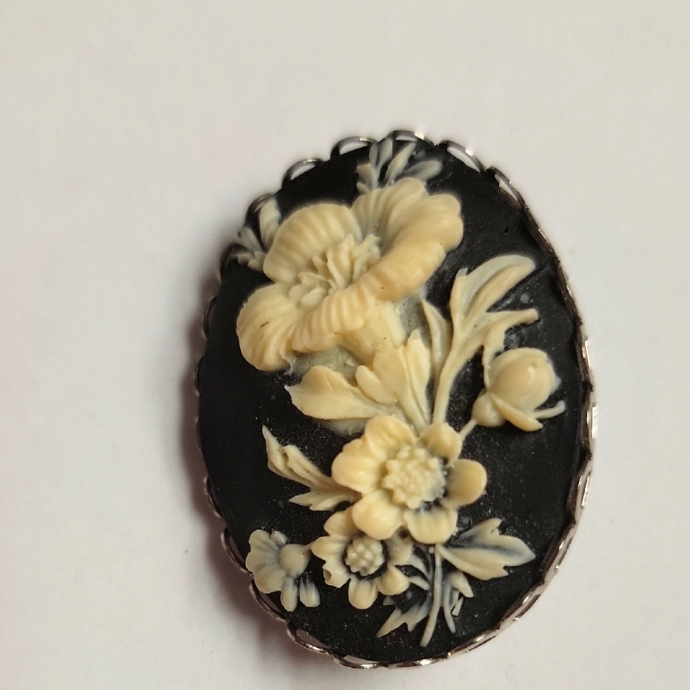 Vintage Floral Cameo Brooch cream and black 1.5" x 1.75" silvertone back
